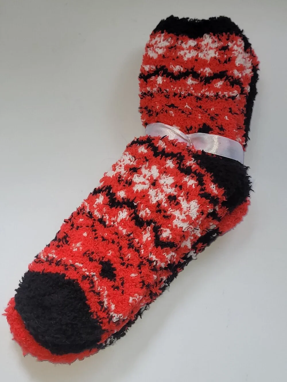 Christmas Fuzzy Santa Size 5-9 Socks NWT